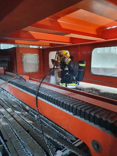 Maschinebrand in Industriebetrieb (Bild 2)